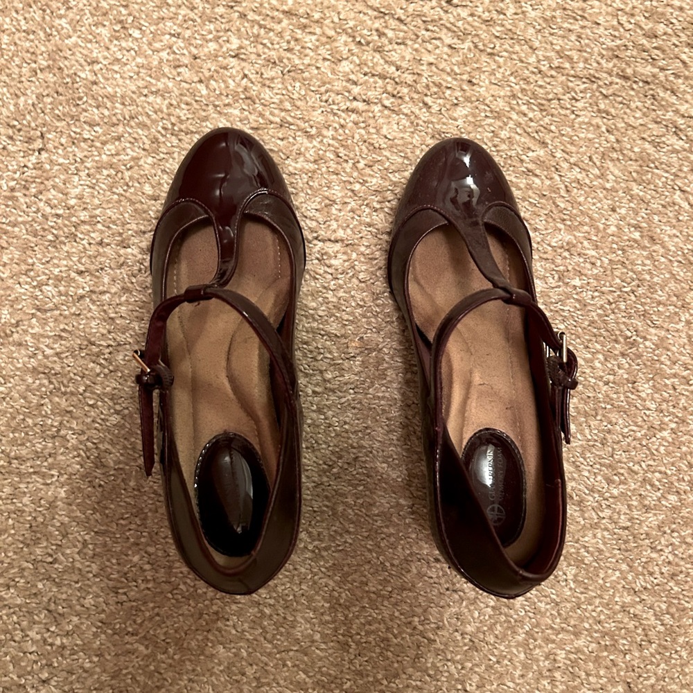 Wine colored Giani Bernini Memory Foam Pump Size 7.5 B Women’s